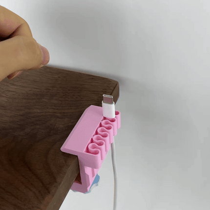 Stalo kraštinės kabelių laikiklis