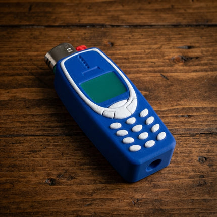 Nostalgiškas „Nokia 3310“ žiebtuvėlio dėklas