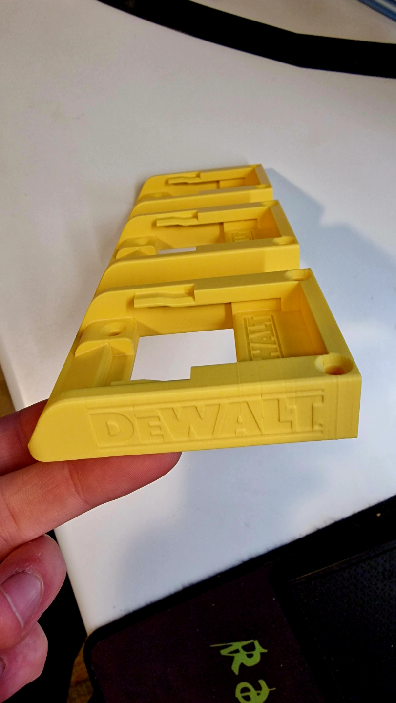 Dewalt 18V / 20V Akumuliatorių Trigubas Laikiklis