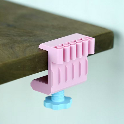 Stalo kraštinės kabelių laikiklis