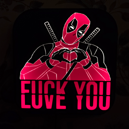 „Deadpool’s Valentine“ – Šviečianti Meilės Dekoracija (Lightbox)