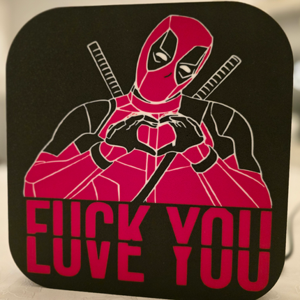 „Deadpool’s Valentine“ – Šviečianti Meilės Dekoracija (Lightbox)