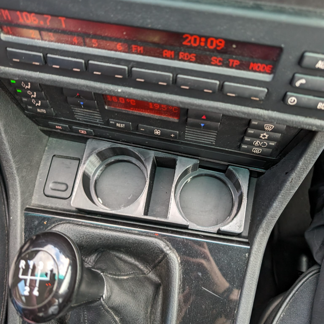 BMW E39 puodelių laikiklis