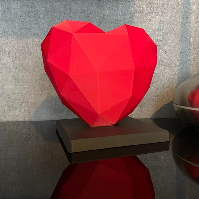 Moderni Origami Širdis – Geometrinė Meilės Skulptūra