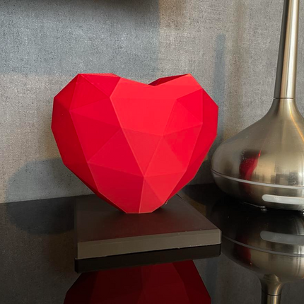 Moderni Origami Širdis – Geometrinė Meilės Skulptūra