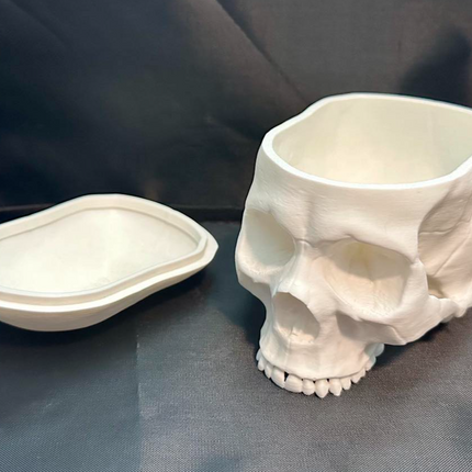 Gotikinė kaukolė Helovynui – dekoratyvinis indas daiktams