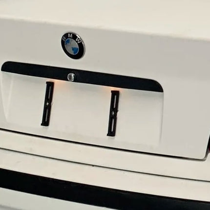 Automobilių berėmiai numerių laikikliai