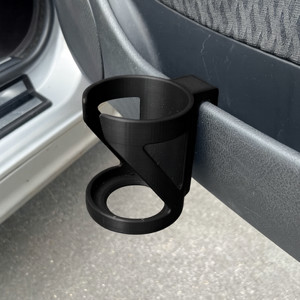 Universalus puodelių laikiklis automobiliams