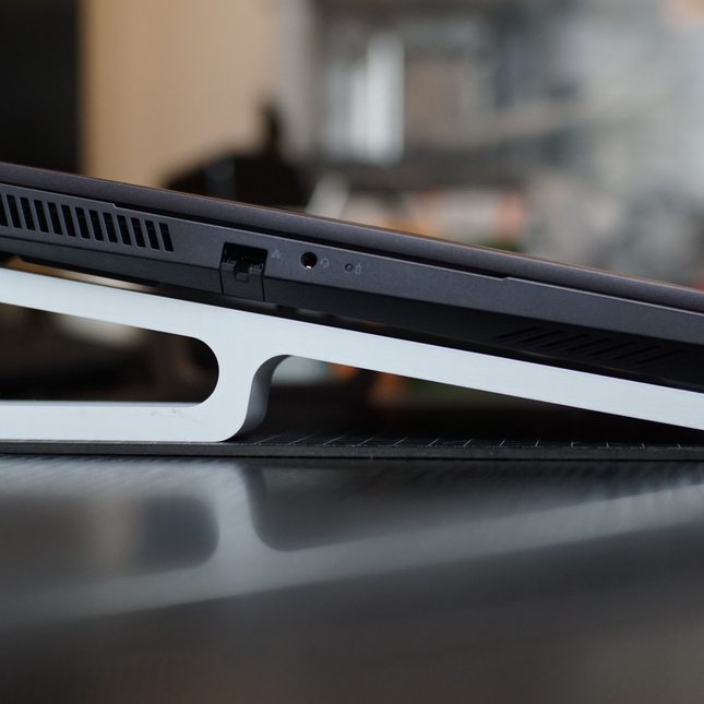 Ergonomiškas nešiojamojo kompiuterio stovas (su vėdinimo technologija)