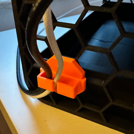 „WorkSpace Pro“ Nešiojamojo Kompiuterio Stovas su Organizatoriumi ir Laidų Laikikliu