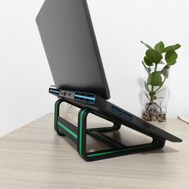 „Titan Gaming“ Aukšto Profilio Stovas – Galingiems Žaidimų Kompiuteriams