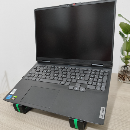 „Titan Gaming“ Aukšto Profilio Stovas – Galingiems Žaidimų Kompiuteriams