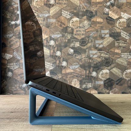 „Ultra-Slim“ Nešiojamojo Kompiuterio Pakyla – Minimalistinis