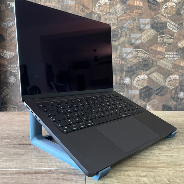 „Ultra-Slim“ Nešiojamojo Kompiuterio Pakyla – Minimalistinis