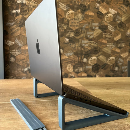 „Ultra-Slim“ Nešiojamojo Kompiuterio Pakyla – Minimalistinis