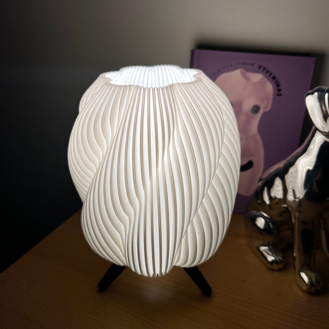 Spiralinis Šviesos „Swirl“ – Stalo Šviestuvas