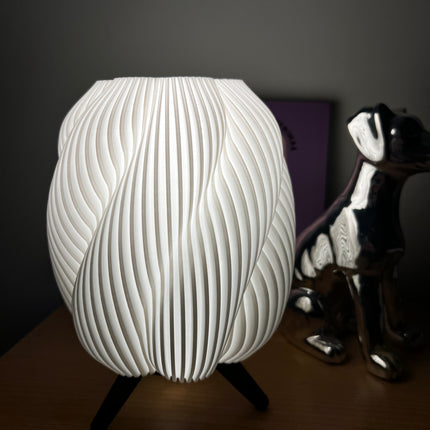 Spiralinis Šviesos „Swirl“ – Stalo Šviestuvas