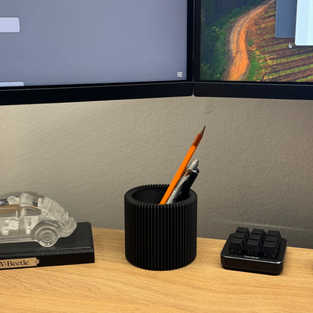 Modernus Dizainas – Briaunuotas Pieštukų Laikiklis