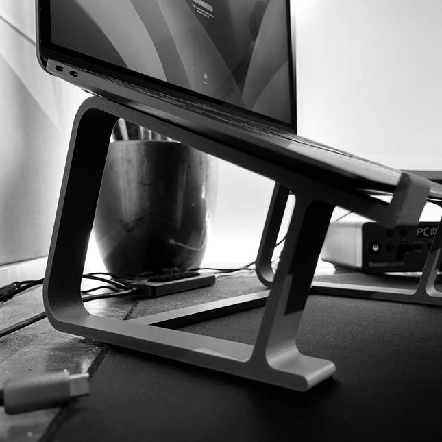 „AudioSpace“ Ergonominis Stovas – Optimizuotas „MacBook Air“ ir „Pro“ serijoms