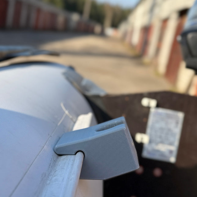 Universalus meškerės laikiklis PVC valtims