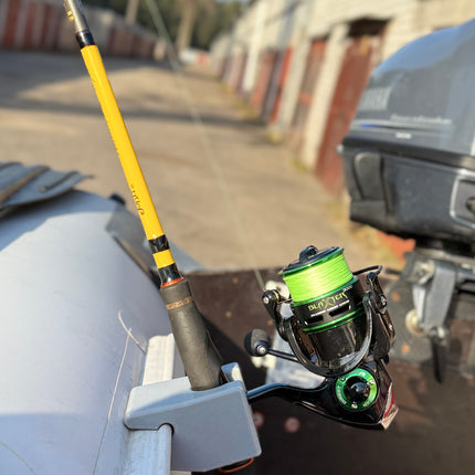 Universalus meškerės laikiklis PVC valtims