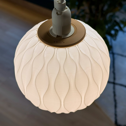Pakabinamo Šviestuvo Gaubtas „Kreivų Linijų Sfera“ – 15 cm