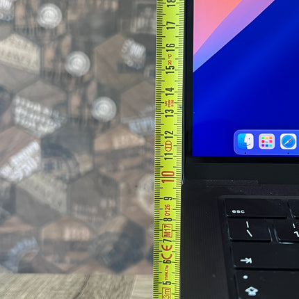 „Ultra-Slim“ Nešiojamojo Kompiuterio Pakyla – Minimalistinis