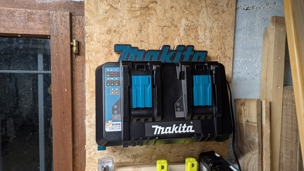 Makita DC18RD dual įkroviklio sieninis laikiklis
