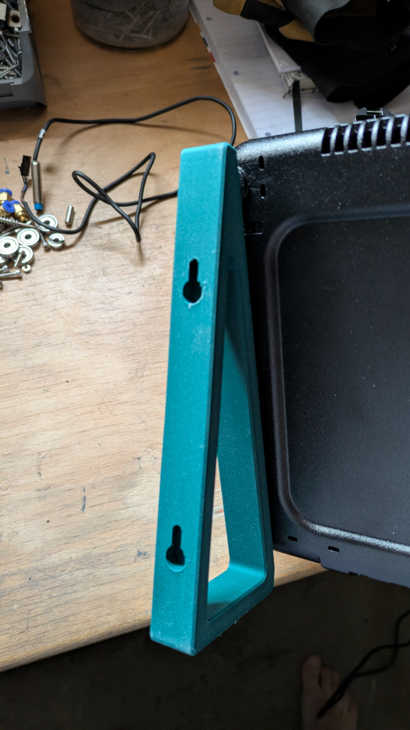 Makita DC18RD dual įkroviklio sieninis laikiklis
