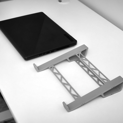 „Pro-Series“ Universalus Nešiojamojo Kompiuterio Laikiklis V2 – Reguliuojamas ir Sutvirtintas