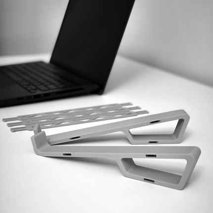 „Pro-Series“ Universalus Nešiojamojo Kompiuterio Laikiklis V2 – Reguliuojamas ir Sutvirtintas