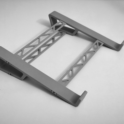 „Pro-Series“ Universalus Nešiojamojo Kompiuterio Laikiklis V2 – Reguliuojamas ir Sutvirtintas