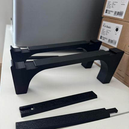 „AirDesk Pro“ Minimalistinis Stovas – Optimizuotas „MacBook Pro“ ir UltraBook kompiuteriams
