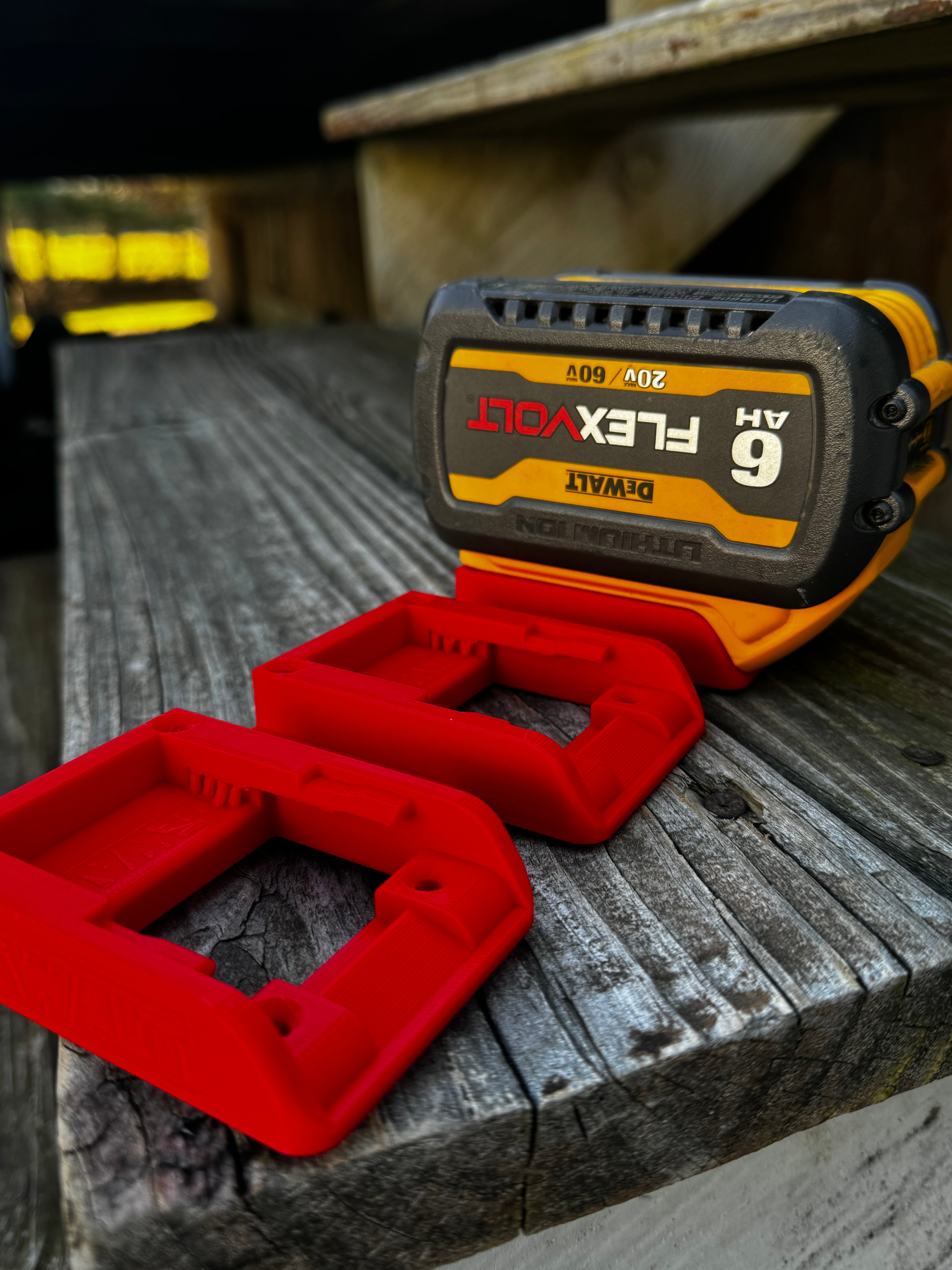 Dewalt 18V / 20V Akumuliatorių Trigubas Laikiklis