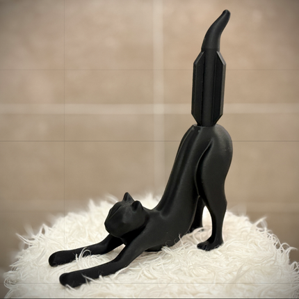 Išsitiesusi katė – stilingas tualetinio popieriaus laikiklis