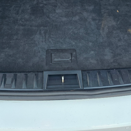 BMW E91 Touring Bagažinės Spynos Dangtelis (Trunk Lock Cover)