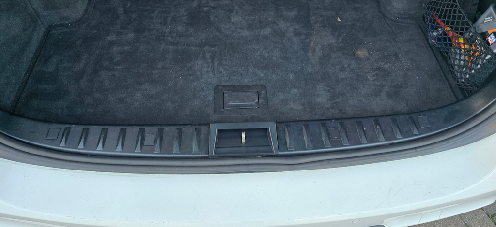 BMW E91 Touring Bagažinės Spynos Dangtelis (Trunk Lock Cover)