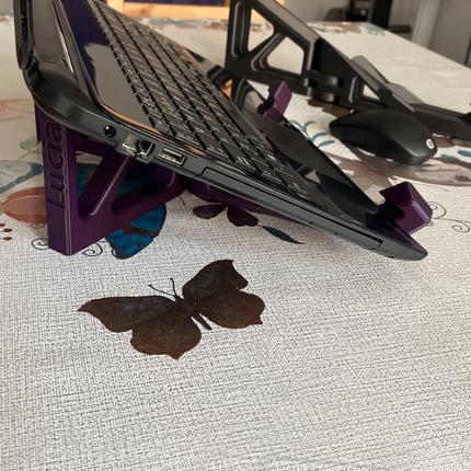 „Forma M“ – Minimalistinis sulankstomas ergonominis stovas