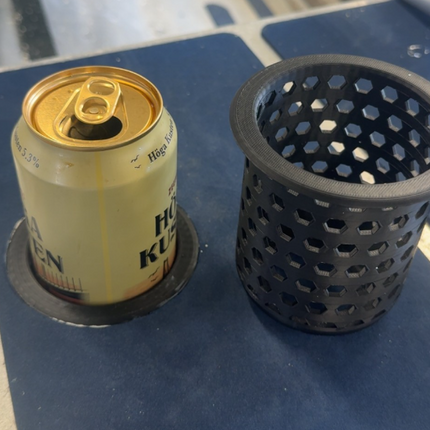 Įleidžiamas gėrimų laikiklis